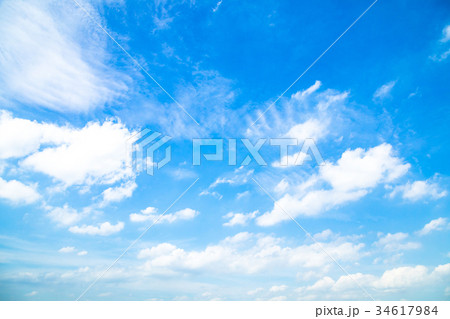 雲　空　青い空　白い雲　秋の空　晩夏の空　背景用素材　クラウド　青空　合成用背景 34617984