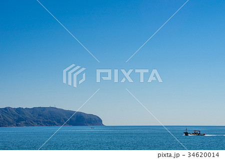 函館山と漁船 函館山と漁船 34620014