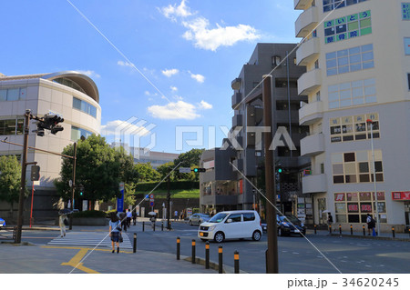 川崎市麻生区 新百合ヶ丘駅入口交差点(万福寺1丁目)駅方面 34620245