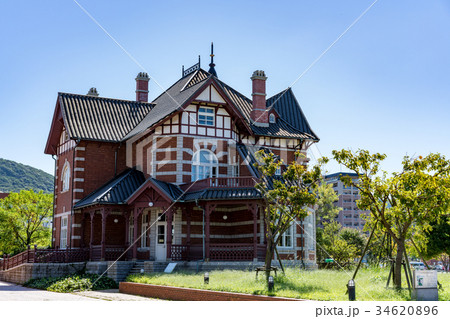 北九州市立国際友好記念図書館 34620896