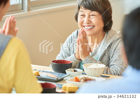 介護施設 シニア 食事 34621132