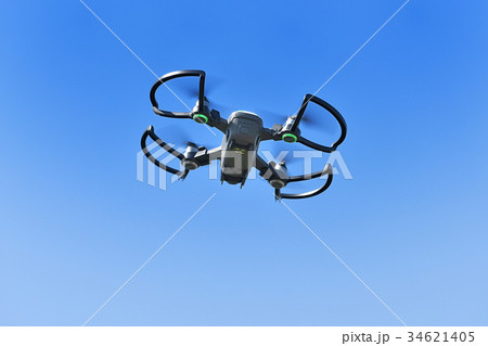 飛行中のドローン 飛行中のドローン 34621405