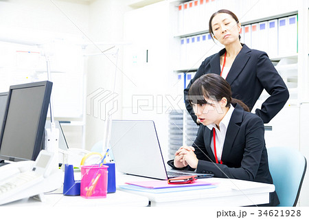 女性社員 OL 新人教育 ビジネスマン サラリーマン  パソコン オフィスイメージ ビジネスイメージ 女性社員 OL 新人教育 ビジネスマン サラリーマン  パソコン オフィスイメージ ビジネスイメージ 34621928