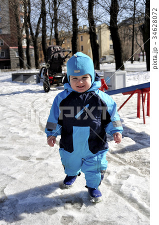 Little boy plays at playground in wintertime 34628072
