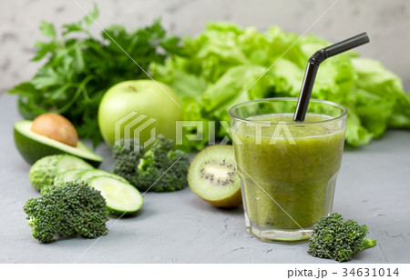 green smoothies in glassful 34631014