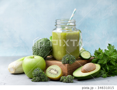 green smoothies in mason jar 34631015