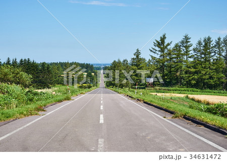 北海道　海まで続く直線道路 34631472