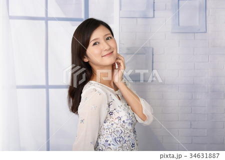 微笑む女性 34631887