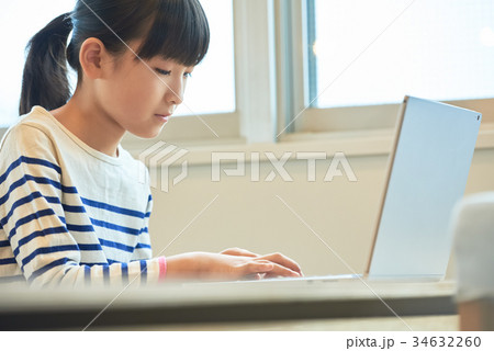 小学生 授業イメージ パソコン 34632260