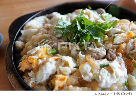 Oyster omelette 34635045