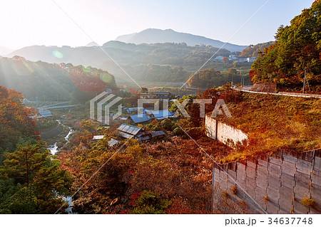 みずがき湖 10月 紅葉 北杜市 の写真素材