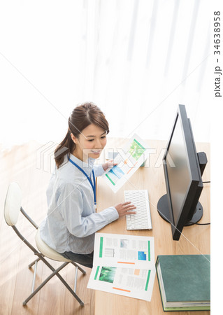 ビジネスウーマン　カジュアル　 34638958