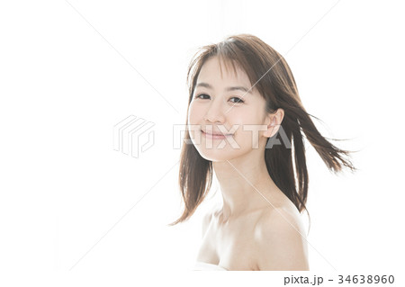 ビューティー　逆光　女性　スキンケア　ビューティ　若い女性　美容　 34638960
