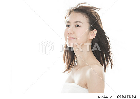 ビューティー 逆光 女性 スキンケア ビューティ 若い女性 美容 ビューティー 逆光 女性 スキンケア ビューティ 若い女性 美容 34638962