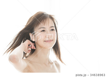 ビューティー　逆光　女性　スキンケア　ビューティ　若い女性　美容　　　 34638963
