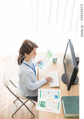 ビジネスウーマン カジュアル ビジネスウーマン カジュアル 34639374