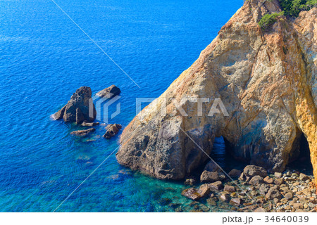 【静岡県】伊豆黄金崎の馬ロックと青い海 【静岡県】伊豆黄金崎の馬ロックと青い海 34640039