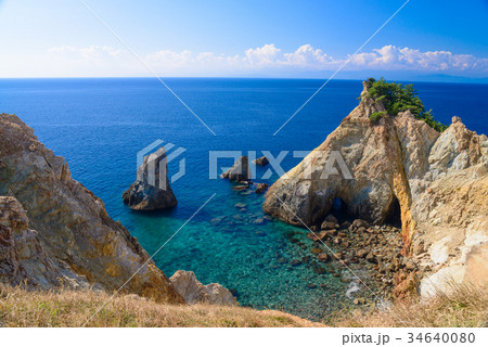 【静岡県】伊豆黄金崎の馬ロックと青い海 34640080