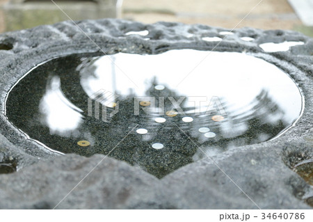 古賀神社　ハート型手水鉢 ワイドアップ（福岡県） 34640786