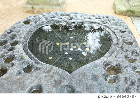 古賀神社 ハート型手水鉢 上から 福岡県 の写真素材