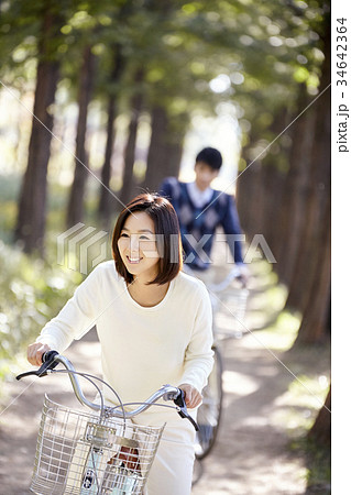 公園 夫婦 自転車 34642364