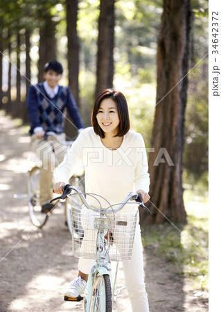 夫婦 自転車 カップル 34642372