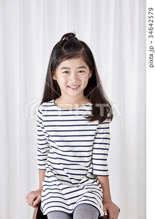 長い髪 ロングヘア 子供の写真素材