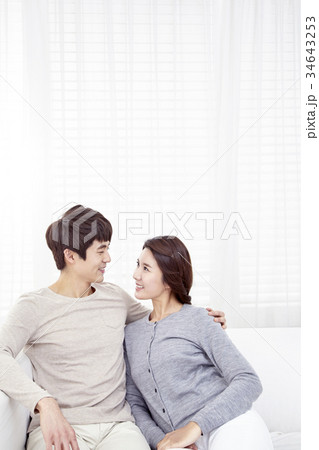 見開き 対面 向き合う 34643253
