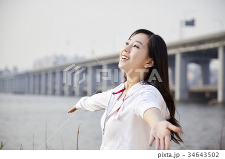 長い髪 ロングヘア 大学生 34643502