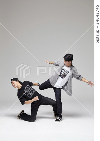 モーション 若い男 若い男性 34643745