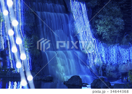 ライトアップされた滝 ライトアップされた滝 34644368