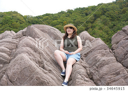 北海道せたな町の長磯海岸でふくよかな女性のポートレートを撮影 北海道せたな町の長磯海岸でふくよかな女性のポートレートを撮影 34645915