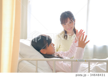 病室の親子 病室の親子 34648431