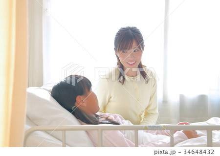 病室の親子 34648432