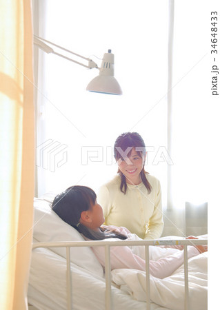 病室の親子 34648433