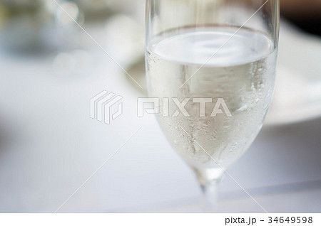 水の入ったグラス 水の入ったグラス 34649598