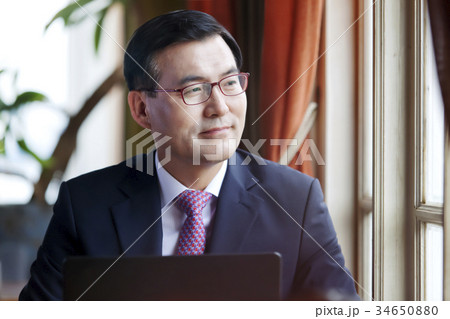 ビジネスマン 中年 50代 34650880