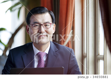 ビジネスマン 中年 50代 34650881