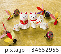干支 戌の置物（金の和紙背景） 34652955