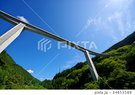 見上げる青空とループ橋 奥秩父 雷電廿六木橋　i-1 レンズゴースト 34653589