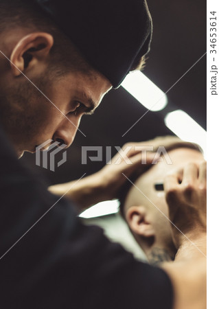 Crop stylist shaving client Crop stylist shaving client 34653614