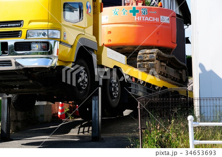 ショベルカーの積み込み 34653693