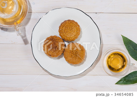 Mooncake and tea 34654085
