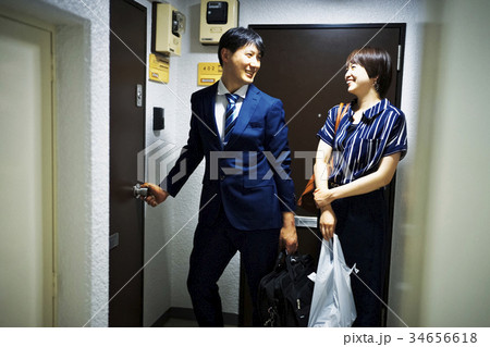 帰宅したカップル 帰宅したカップル 34656618