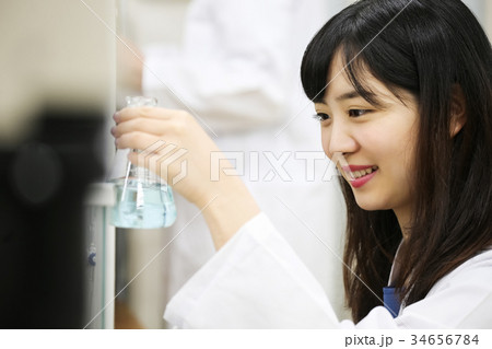 研究者　女性 34656784