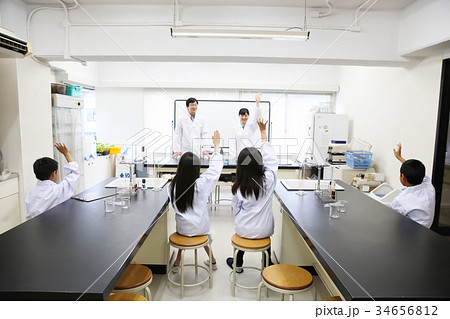 化学教室 先生 化学教室 先生 34656812