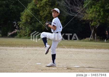 少年野球 ピッチャーの写真素材