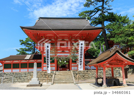 日御碕神社　朱色に彩られた楼門 34660361
