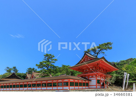 日御碕神社 朱色に彩られた楼門 日御碕神社 朱色に彩られた楼門 34660381