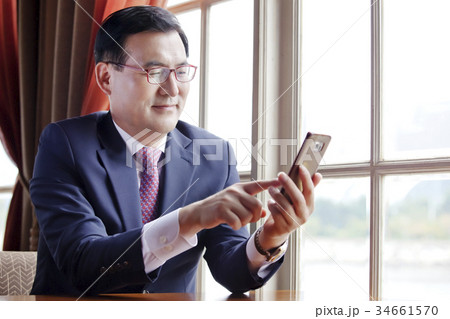 ビジネスマン 中年 50代 34661570